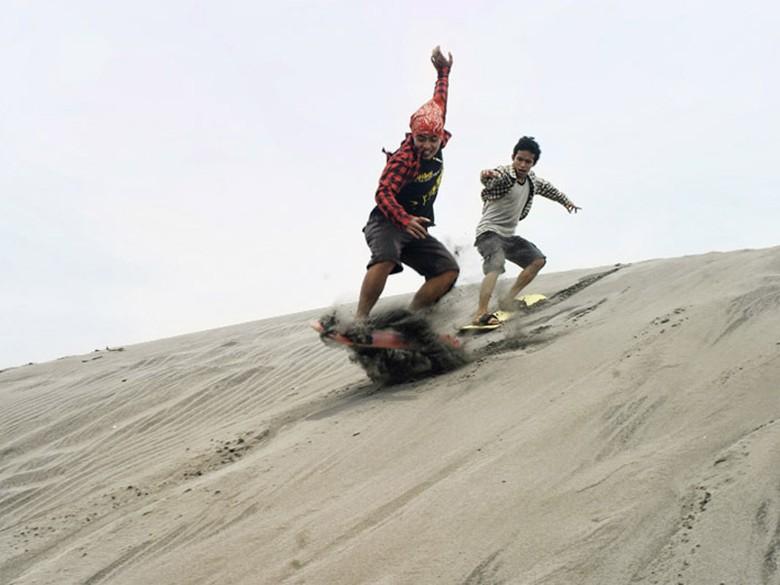 Sand Boarding Parangkusumo